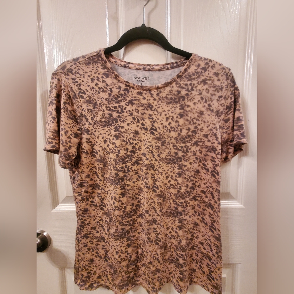 🎀🎀Medium-Nine West soft spun tee 🎀🎀